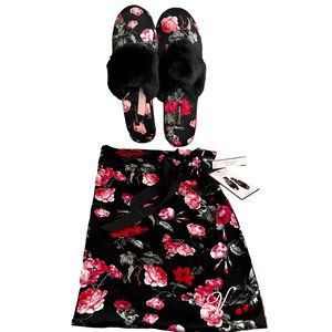 Victorias Secret Slippers Rose Print Black size M 7-8 in Drawstring Bag NWT